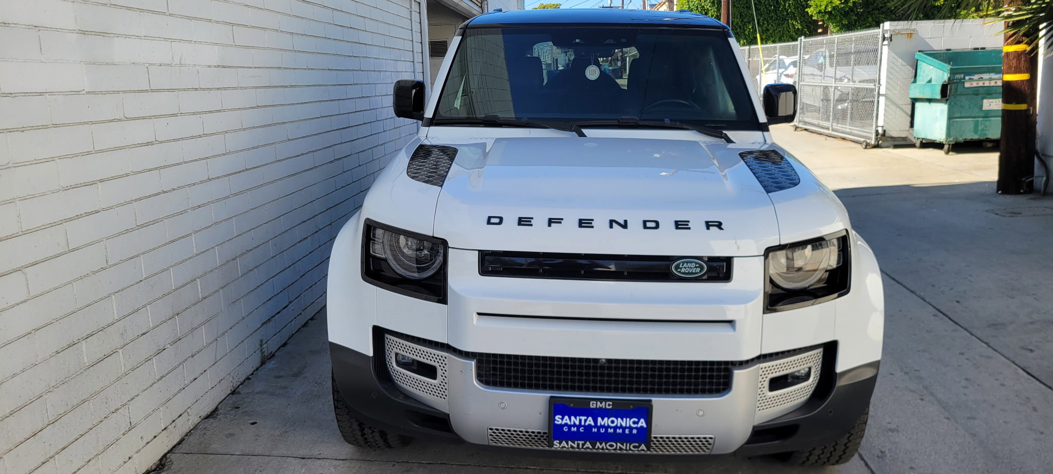 2023 Land Rover Defender S photo 3
