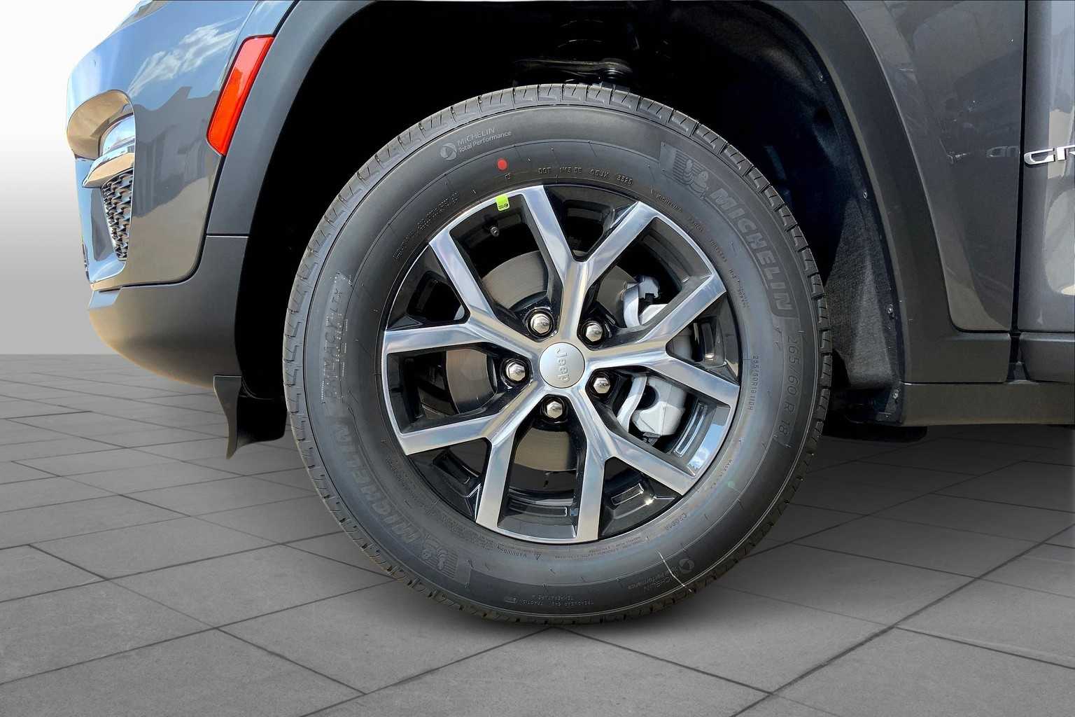 2025 Jeep Grand Cherokee Limited photo 8