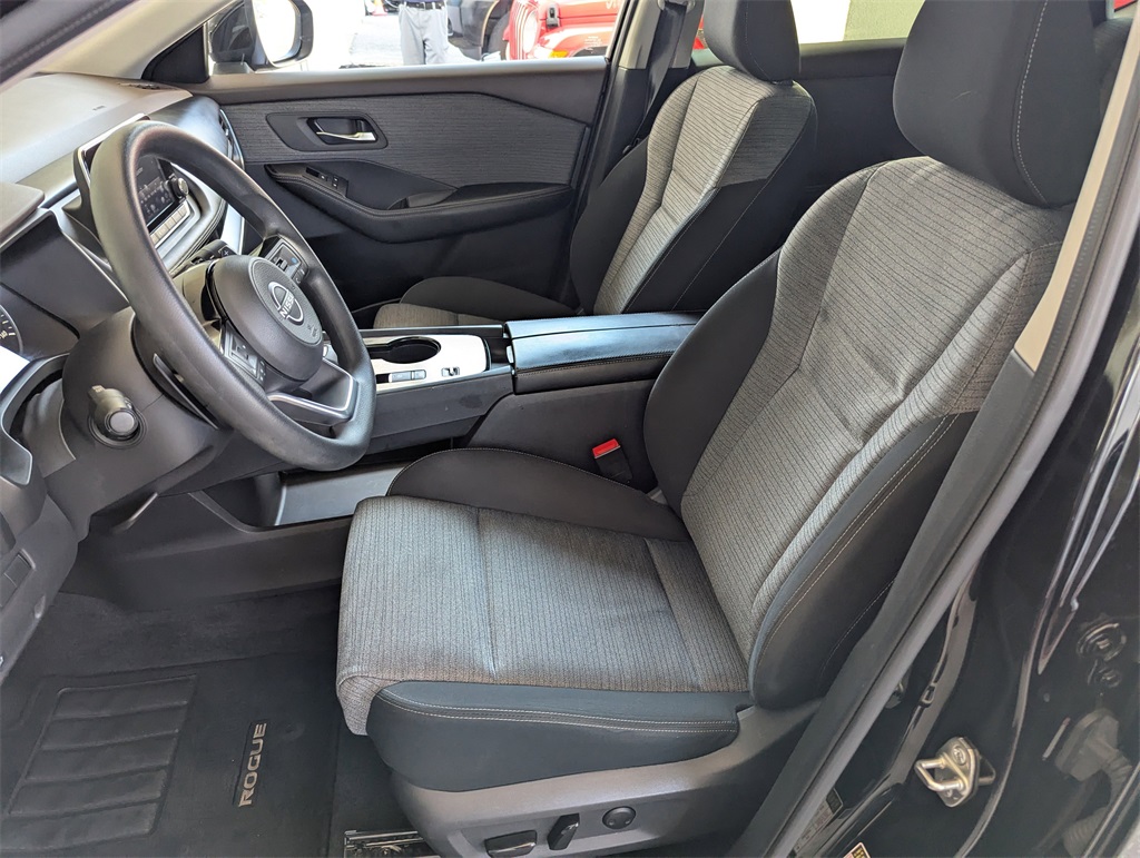 2023 Nissan Rogue SV photo 11