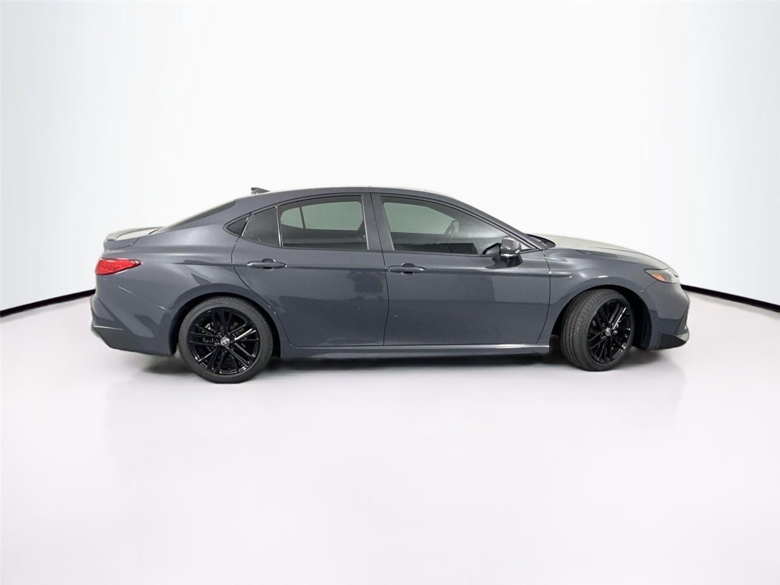 2025 Toyota Camry SE photo 5