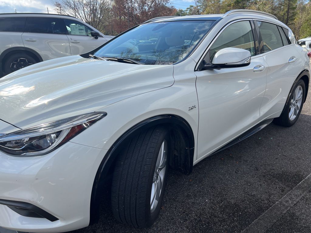 2019 Infiniti QX30 Luxe photo 3