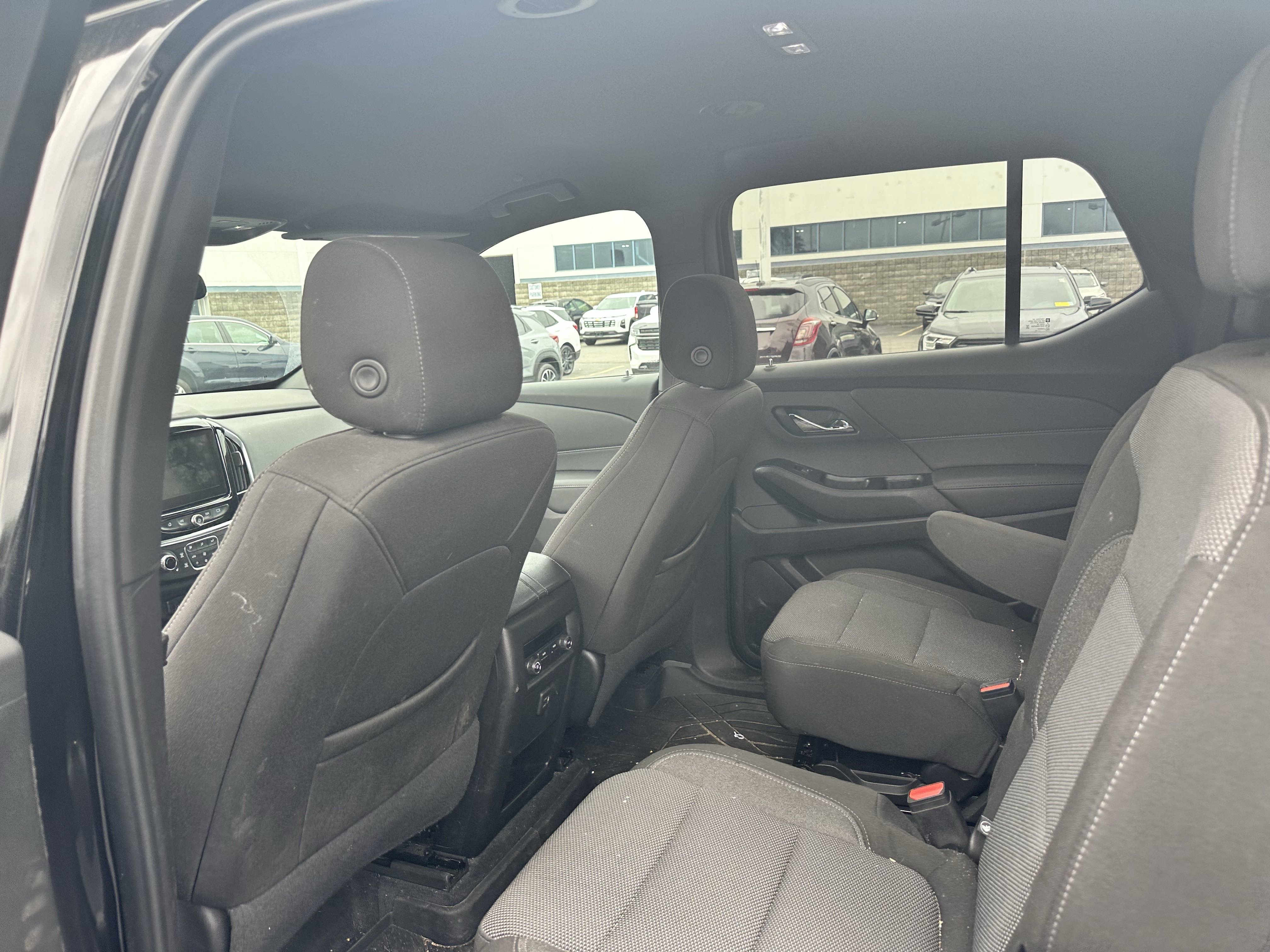 2023 Chevrolet Traverse Cloth photo 3