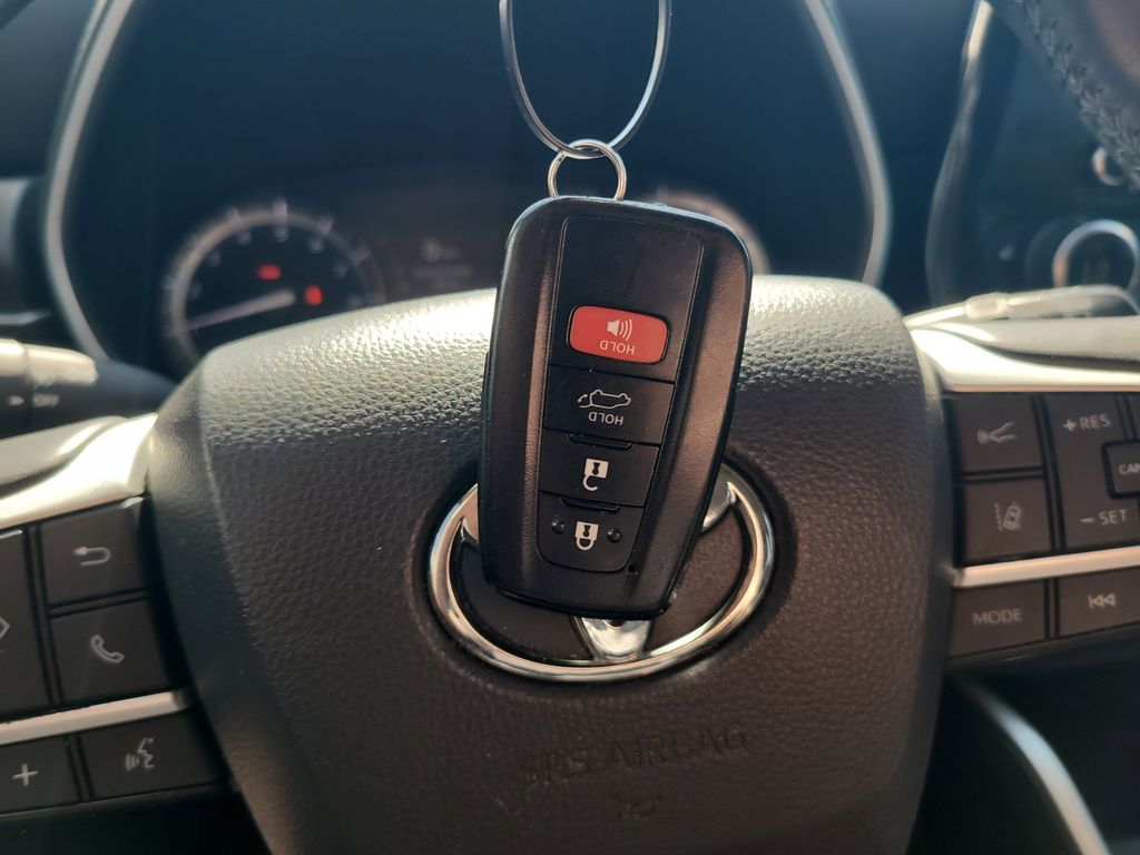 2022 Toyota Highlander XLE photo 30