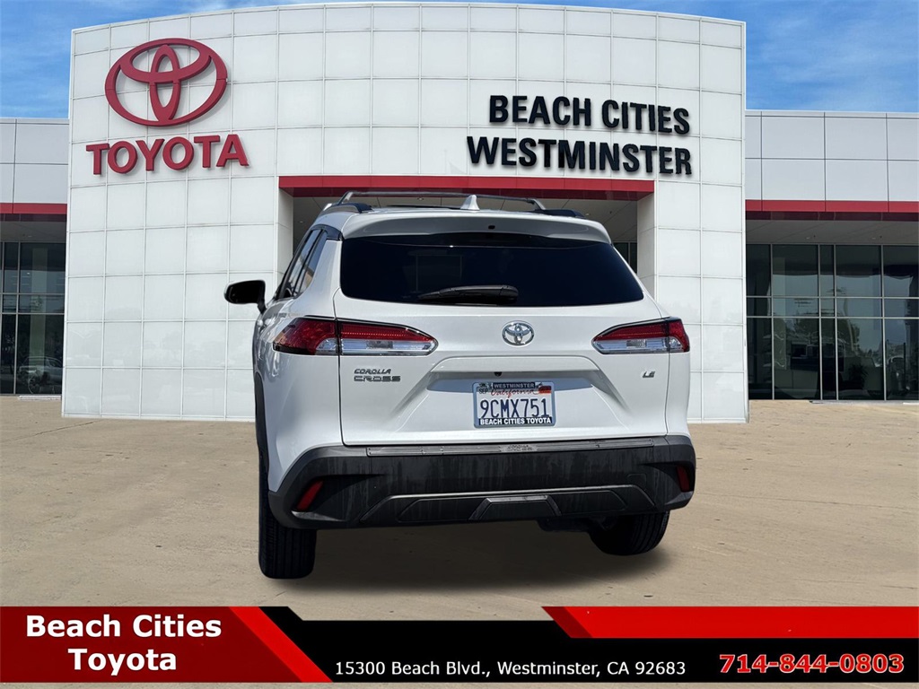 2022 Toyota Corolla Cross LE photo 9
