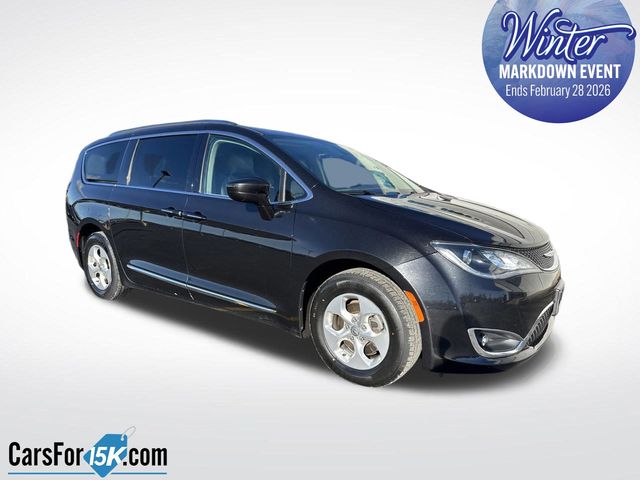 2017 Chrysler Pacifica Touring-L Plus's photo
