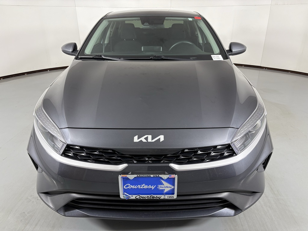 2023 Kia Forte LXS photo 2
