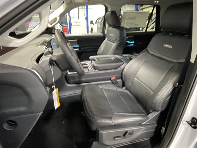 2025 Ford Expedition Platinum photo 14