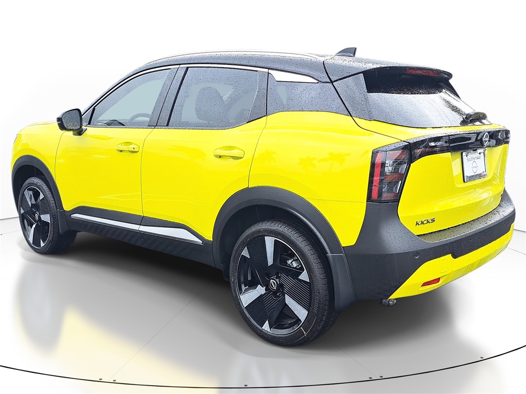 2026 Nissan Kicks SR photo 4