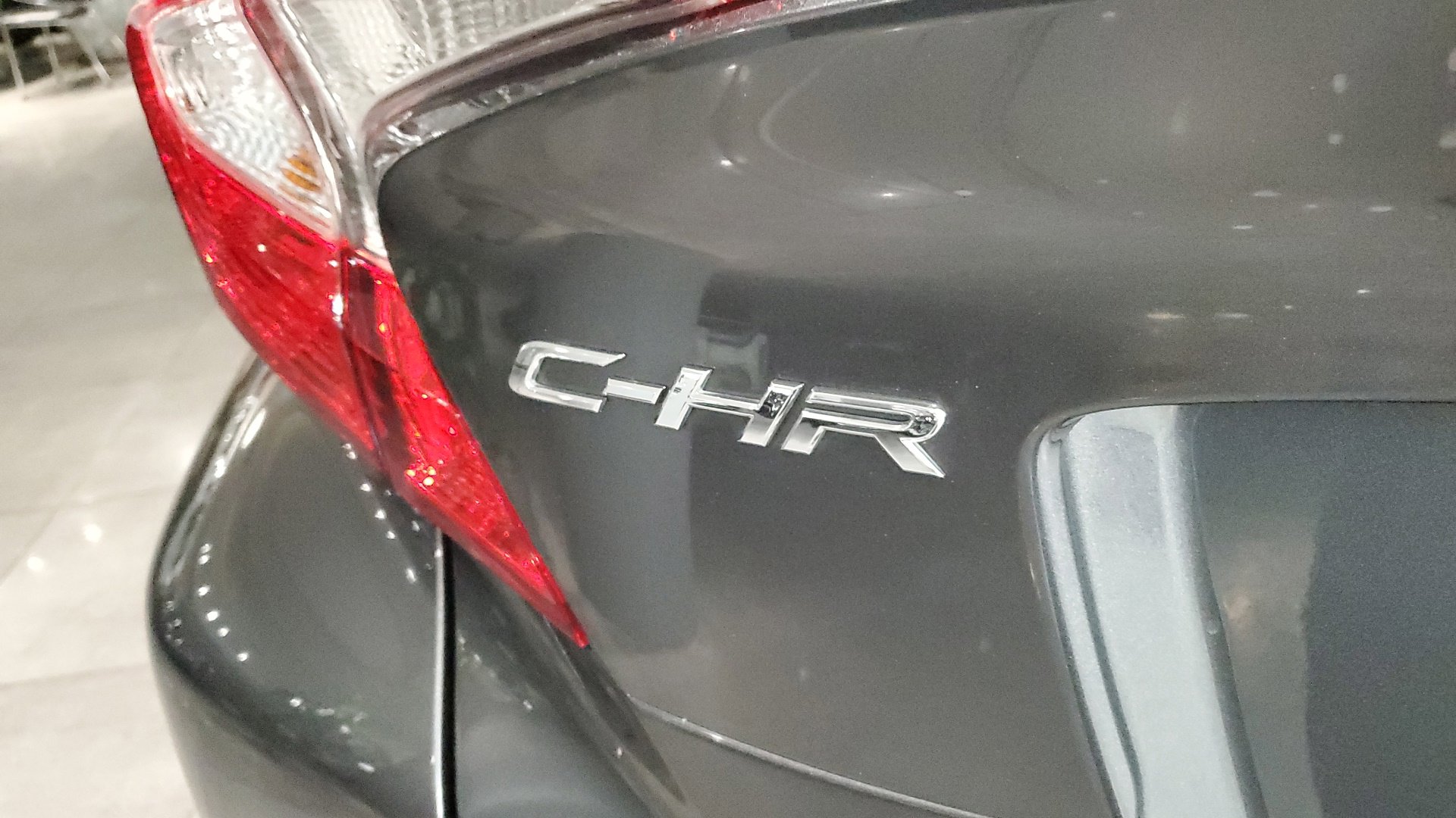 2022 Toyota C-HR XLE photo 8