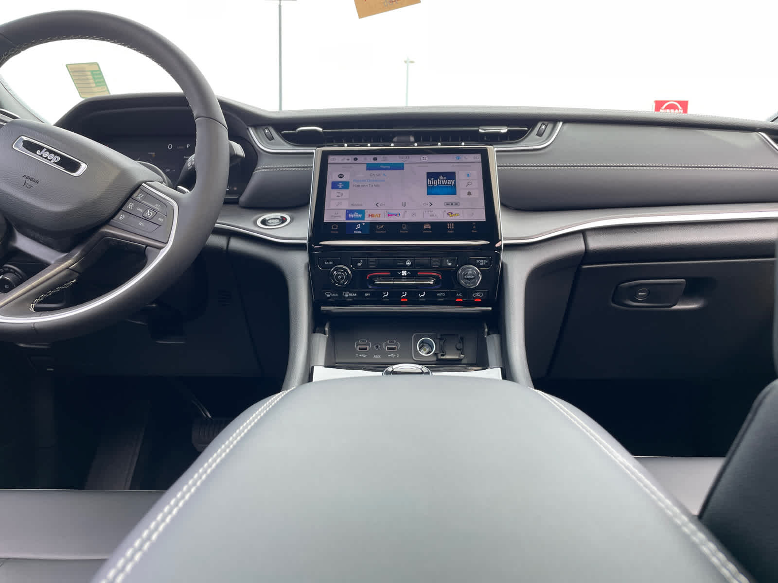 2025 Jeep Grand Cherokee Limited photo 17
