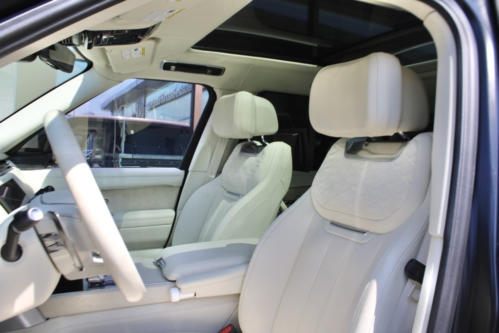 2024 Land Rover Range Rover SV photo 5