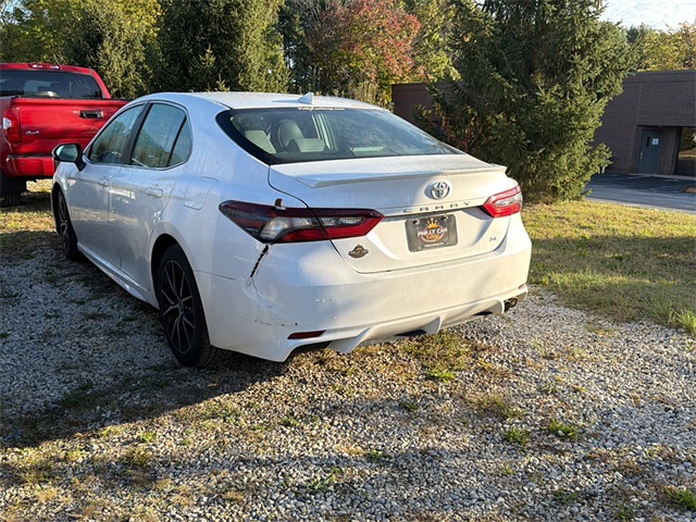 2021 Toyota Camry SE photo 2