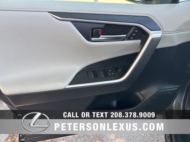 2023 Toyota RAV4 Hybrid Limited photo 17