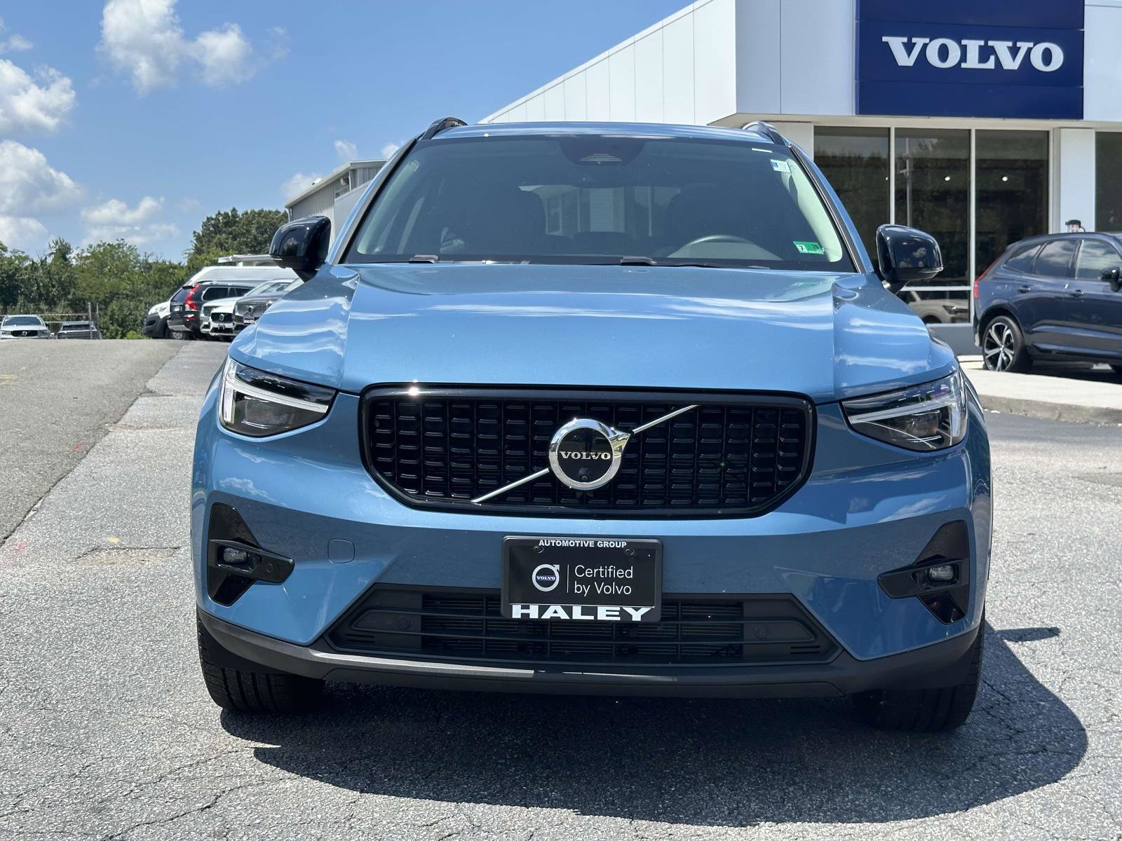 2025 Volvo XC40 Plus photo 23