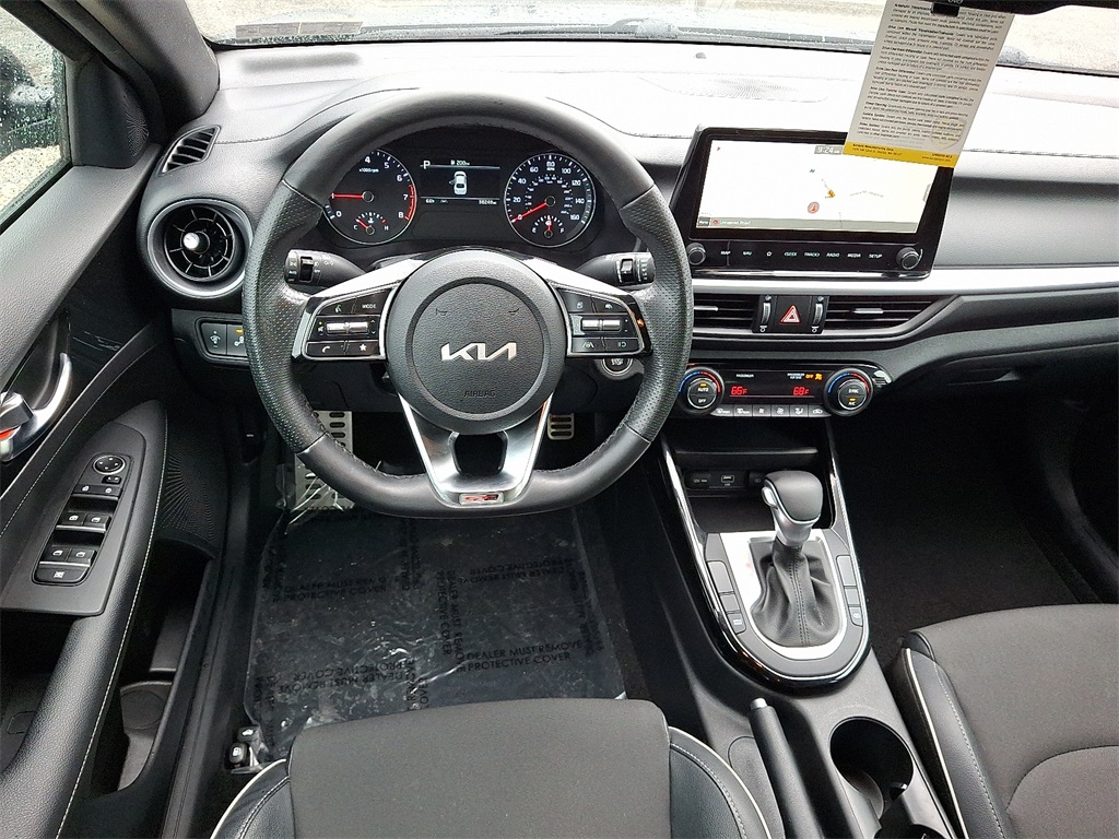 2022 Kia Forte GT-Line photo 11
