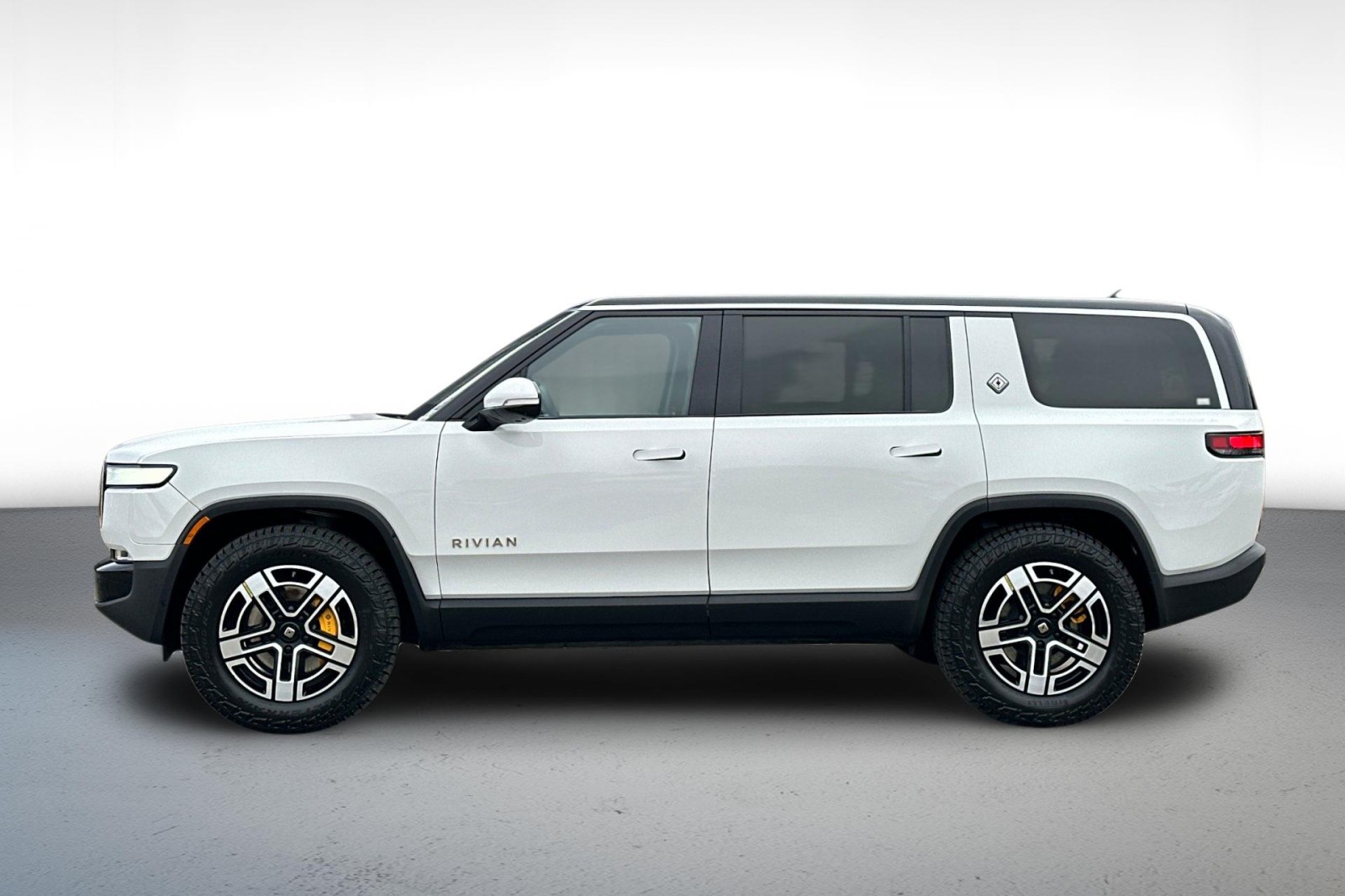 Used 2022 Rivian R1S Launch Edition with VIN 7PDSGABLXNN000141 for sale in Long Beach, CA