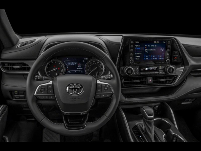 2022 Toyota Highlander XLE photo 2