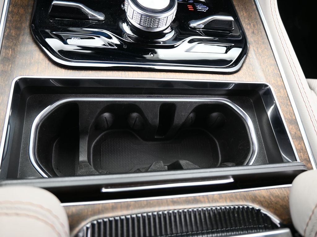 2023 Jeep Grand Wagoneer L Base photo 3