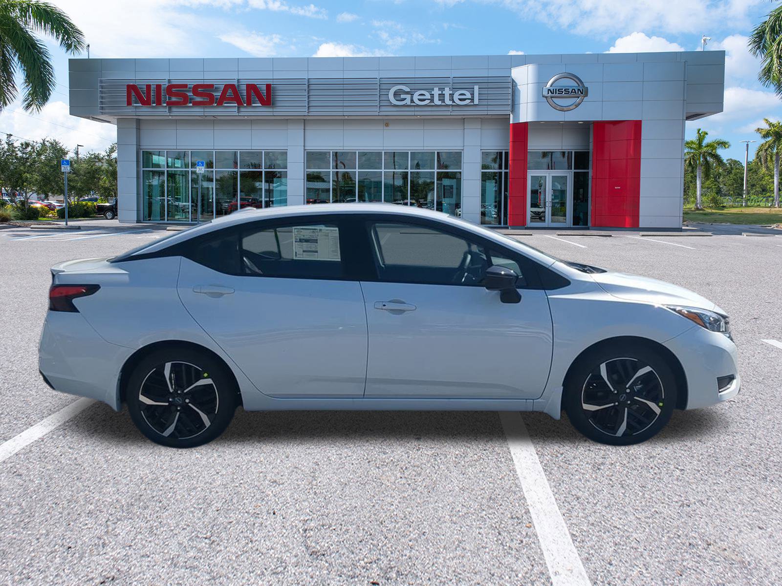 2025 Nissan Versa SR photo 3