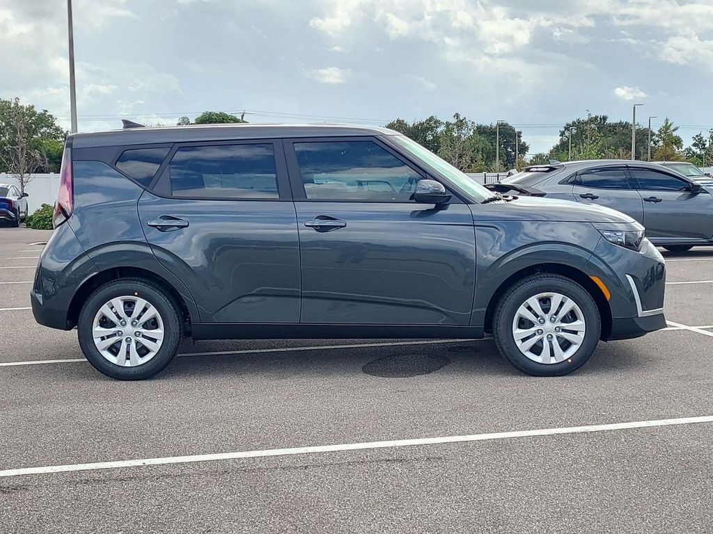 2025 Kia Soul LX photo 2