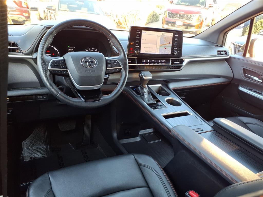 2021 Toyota Sienna XSE photo 12
