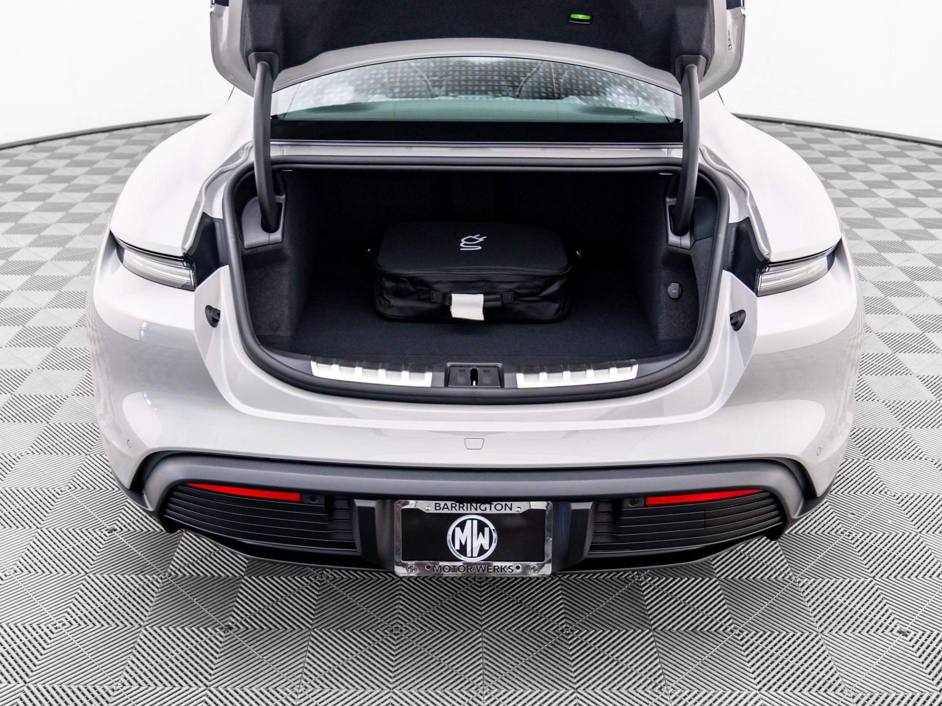 2025 Porsche Taycan 4 photo 26