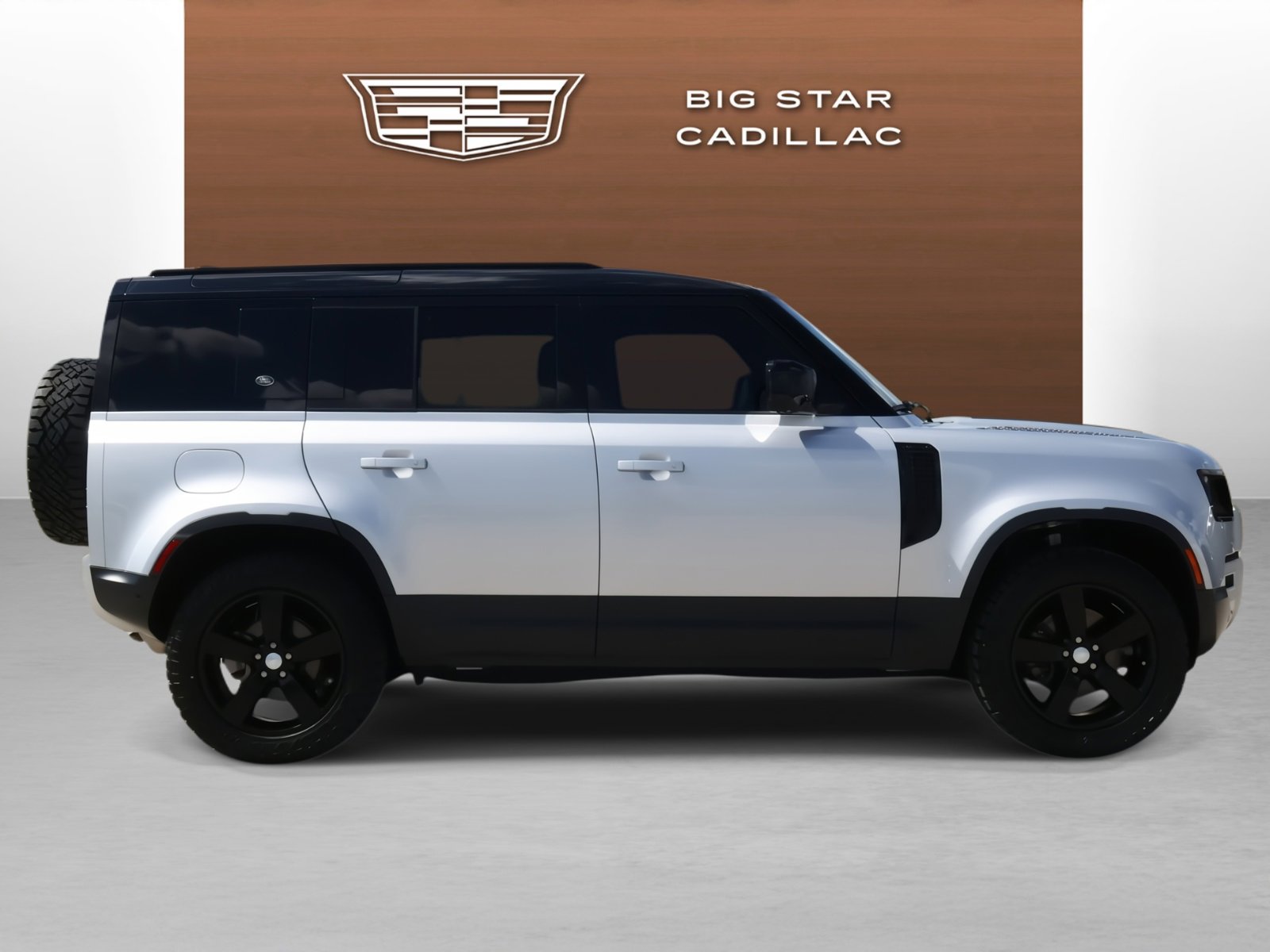 2023 Land Rover Defender S photo 5