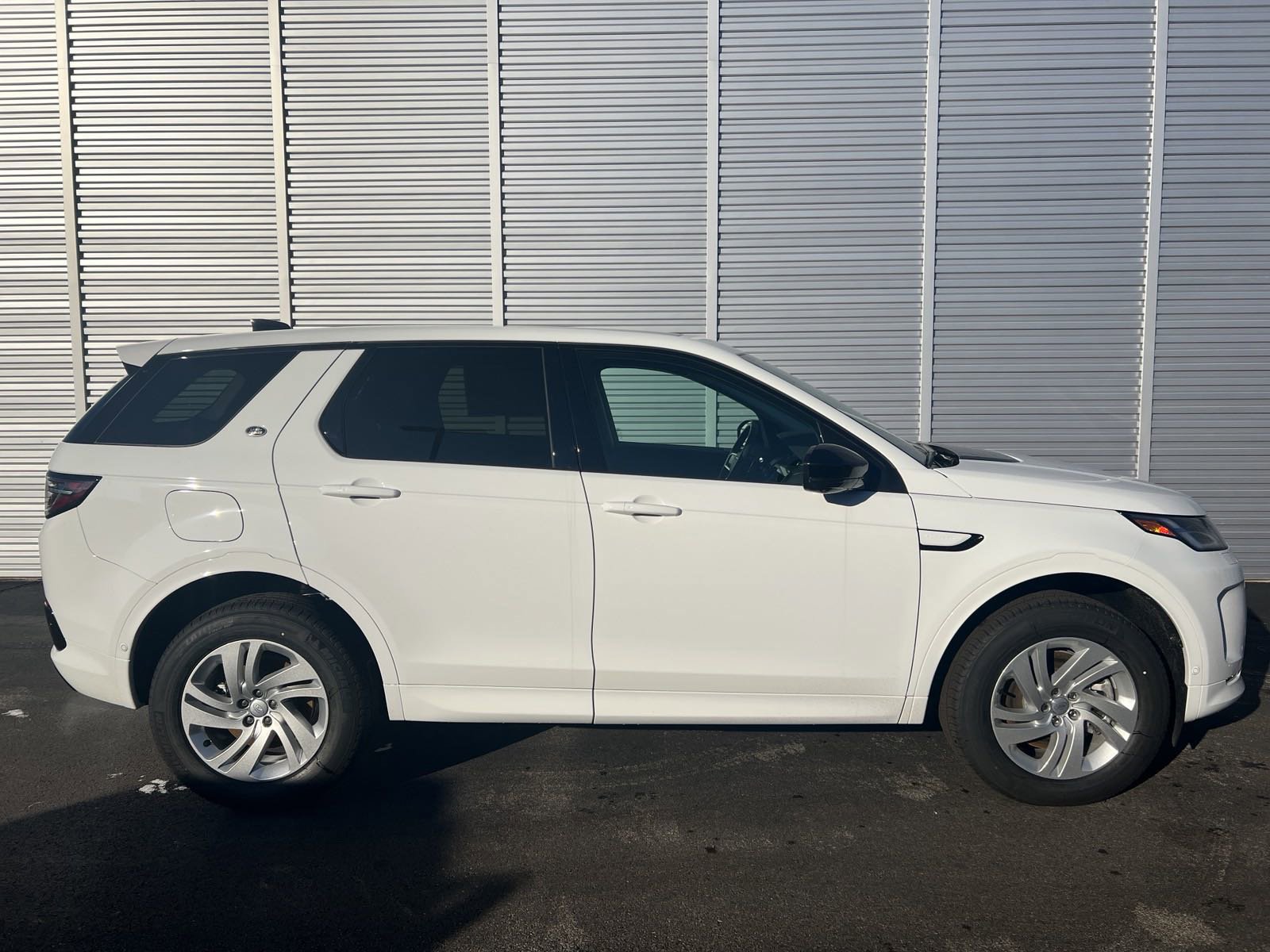 2025 Land Rover Discovery Sport S photo 4