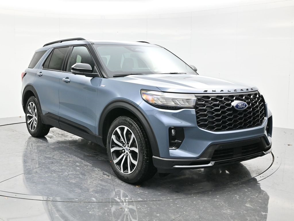 2026 Ford Explorer ST-LINE's photo
