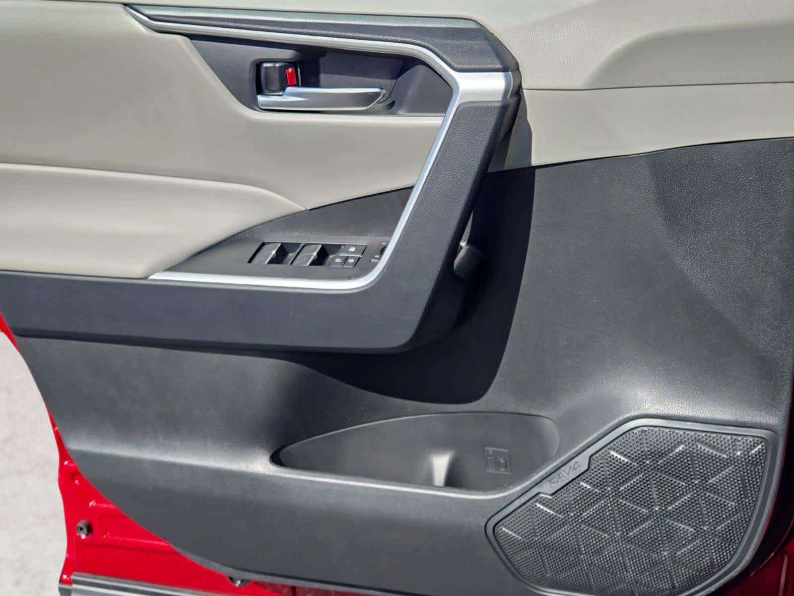 2025 Toyota RAV4 Hybrid XLE photo 25