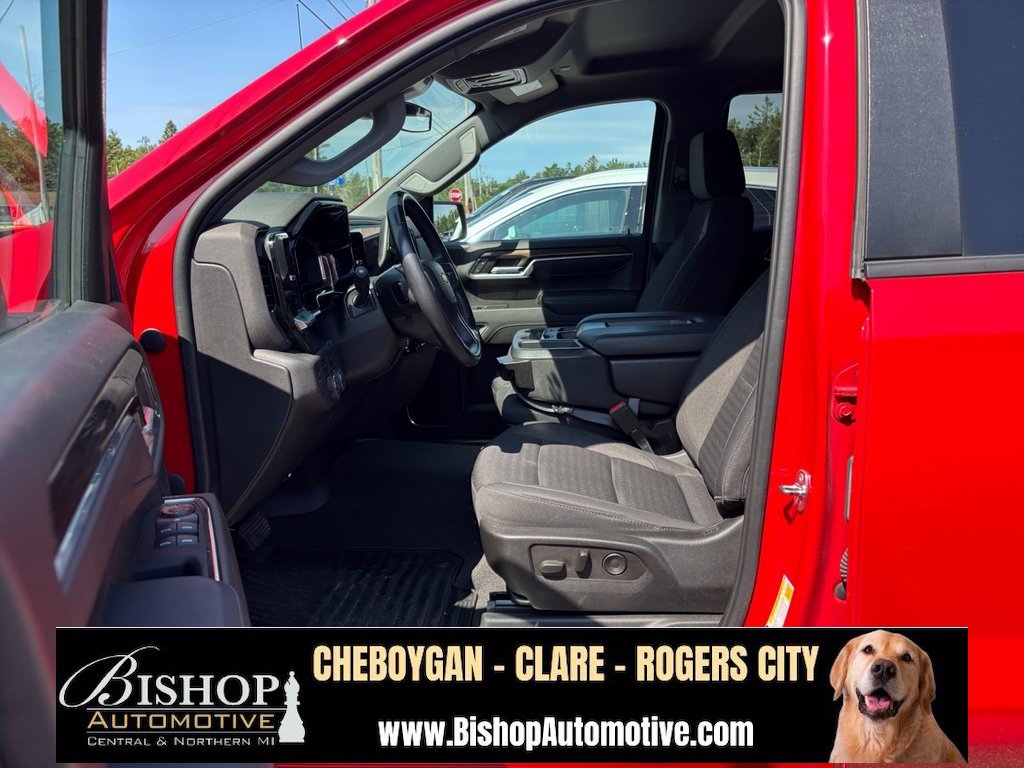 2022 Chevrolet Silverado 1500 LT photo 2