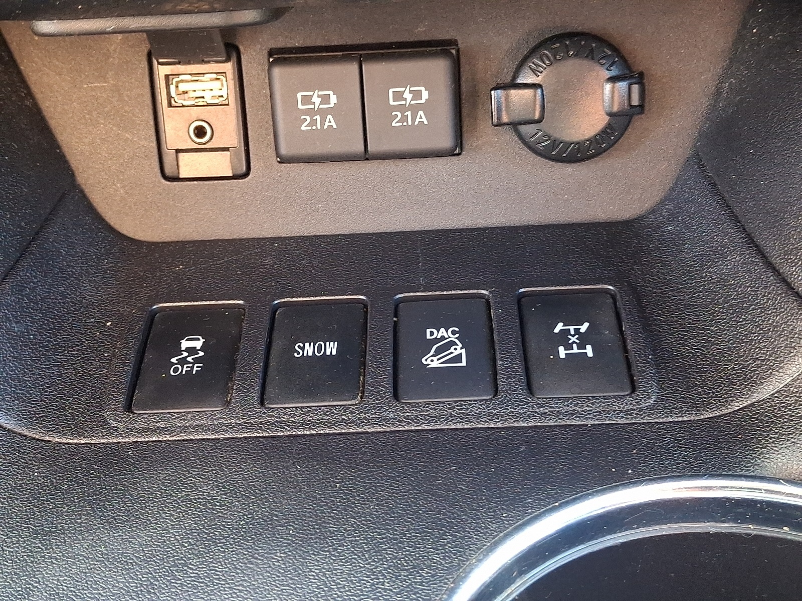2019 Toyota Highlander LE photo 22