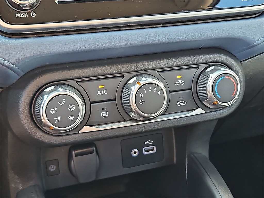 2025 Nissan Versa 1.6 SV photo 11
