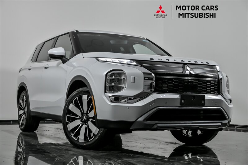 2026 Mitsubishi Outlander SE's photo