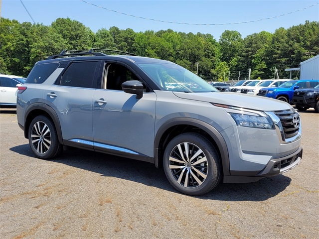 2025 Nissan Pathfinder Platinum photo 2