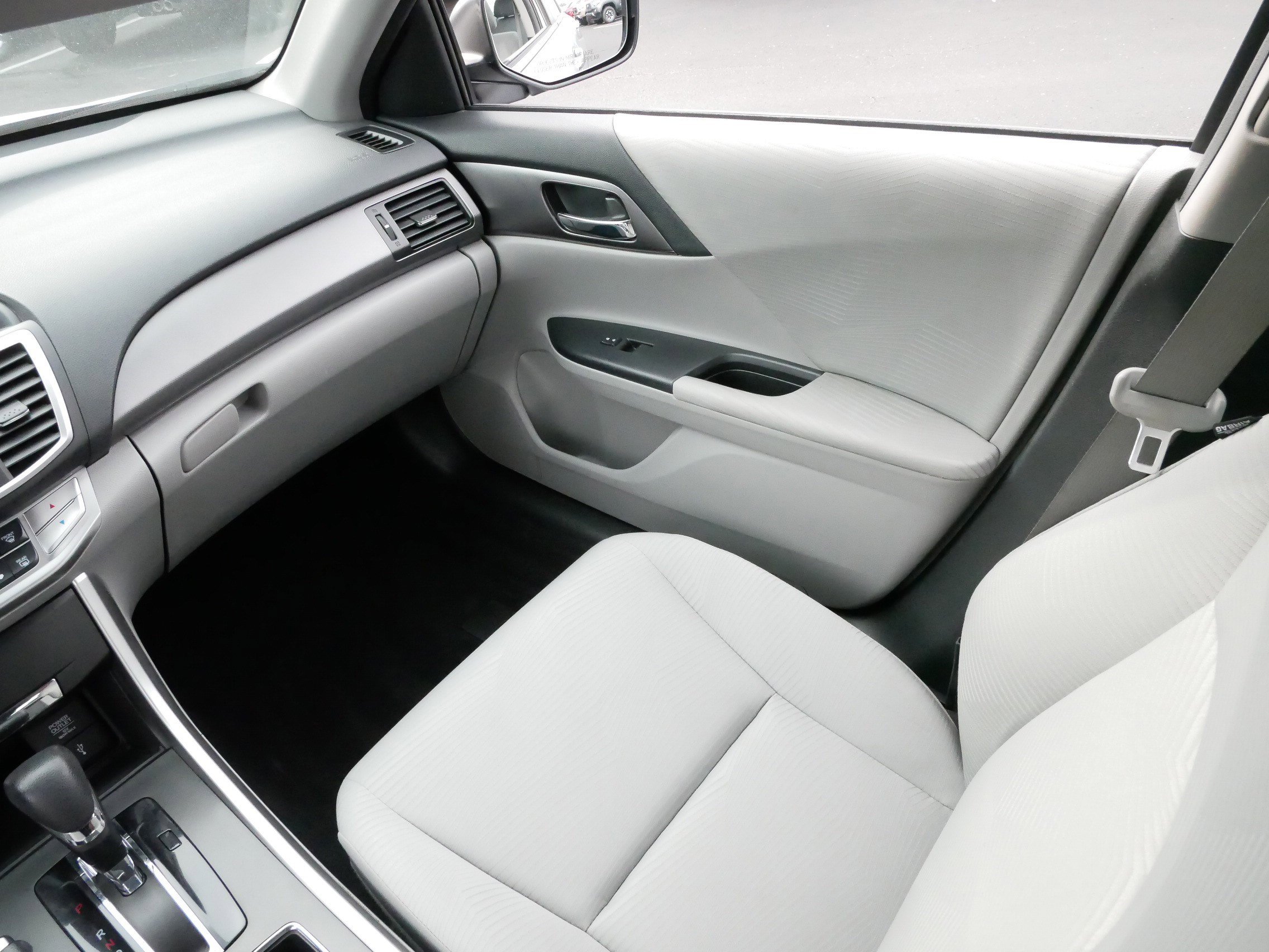 2015 Honda Accord LX photo 11