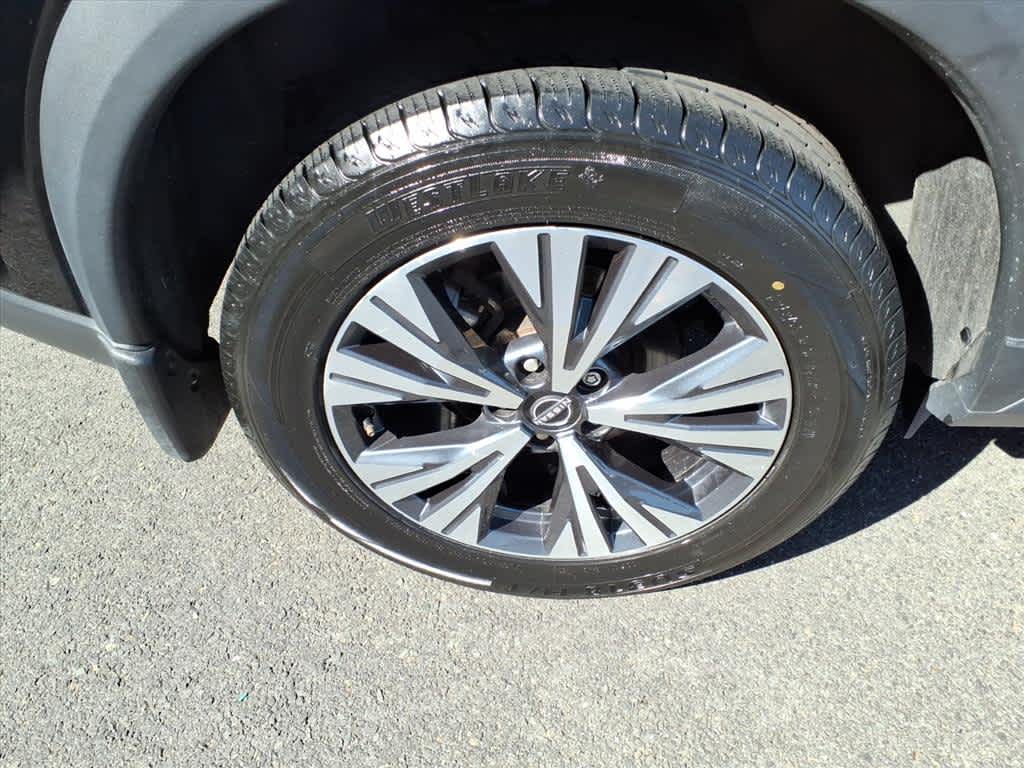2022 Nissan Rogue SV photo 4