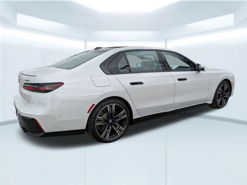 New 2024 Mineral White Metallic BMW xDrive60 image 5