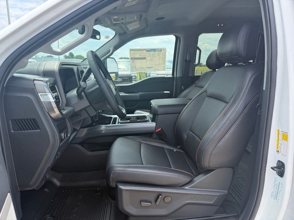 2025 Ford F-350 Lariat photo 4