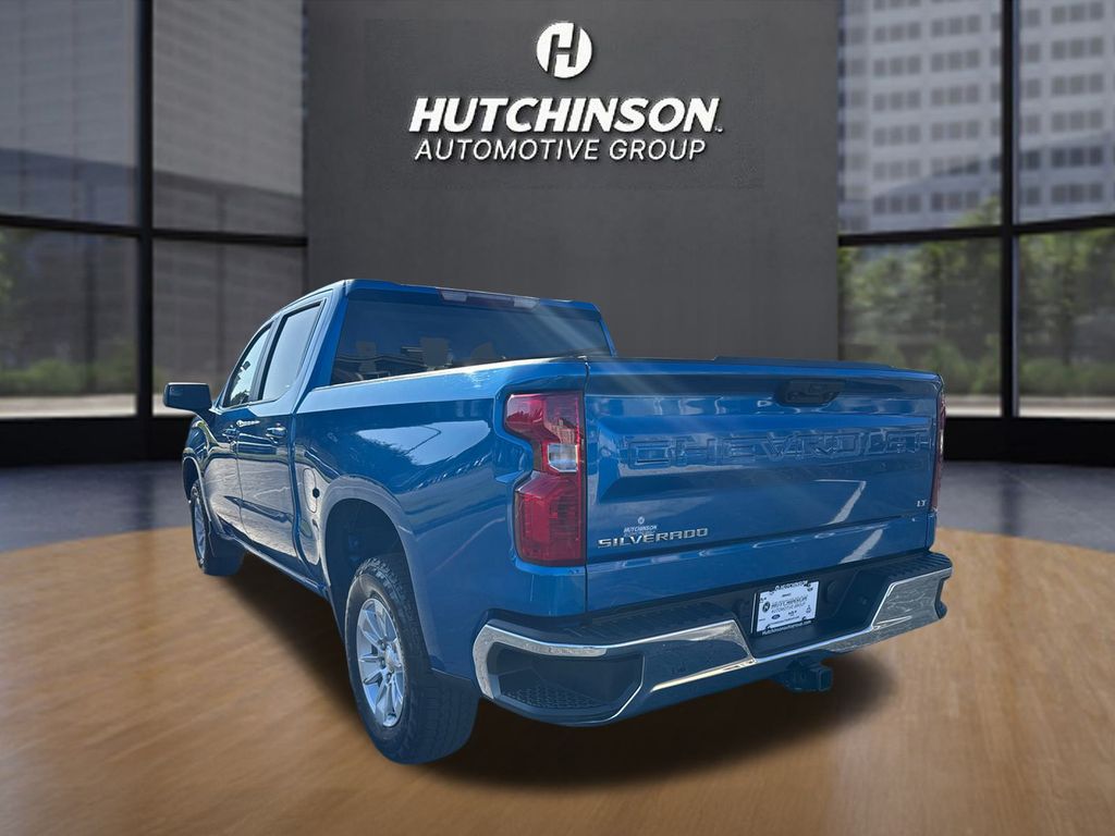 2022 Chevrolet Silverado 1500 LT photo 3