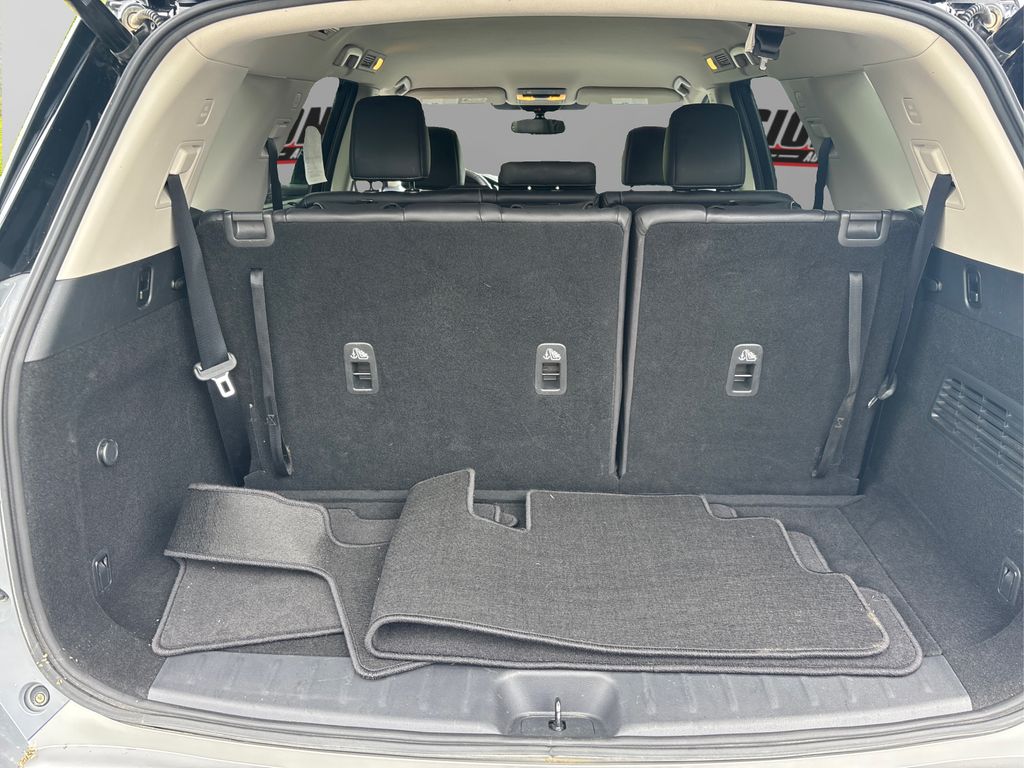2022 Nissan Pathfinder SL photo 11