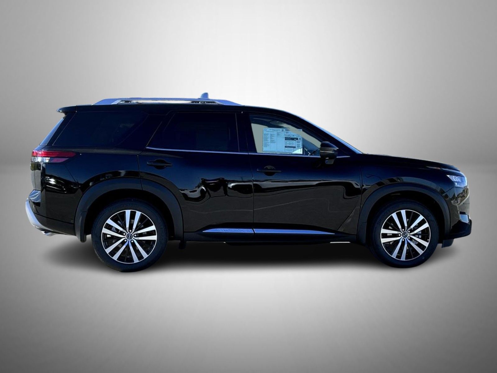 2025 Nissan Pathfinder Platinum photo 4