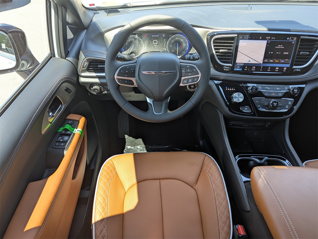 2026 Chrysler Pacifica Pinnacle photo 12
