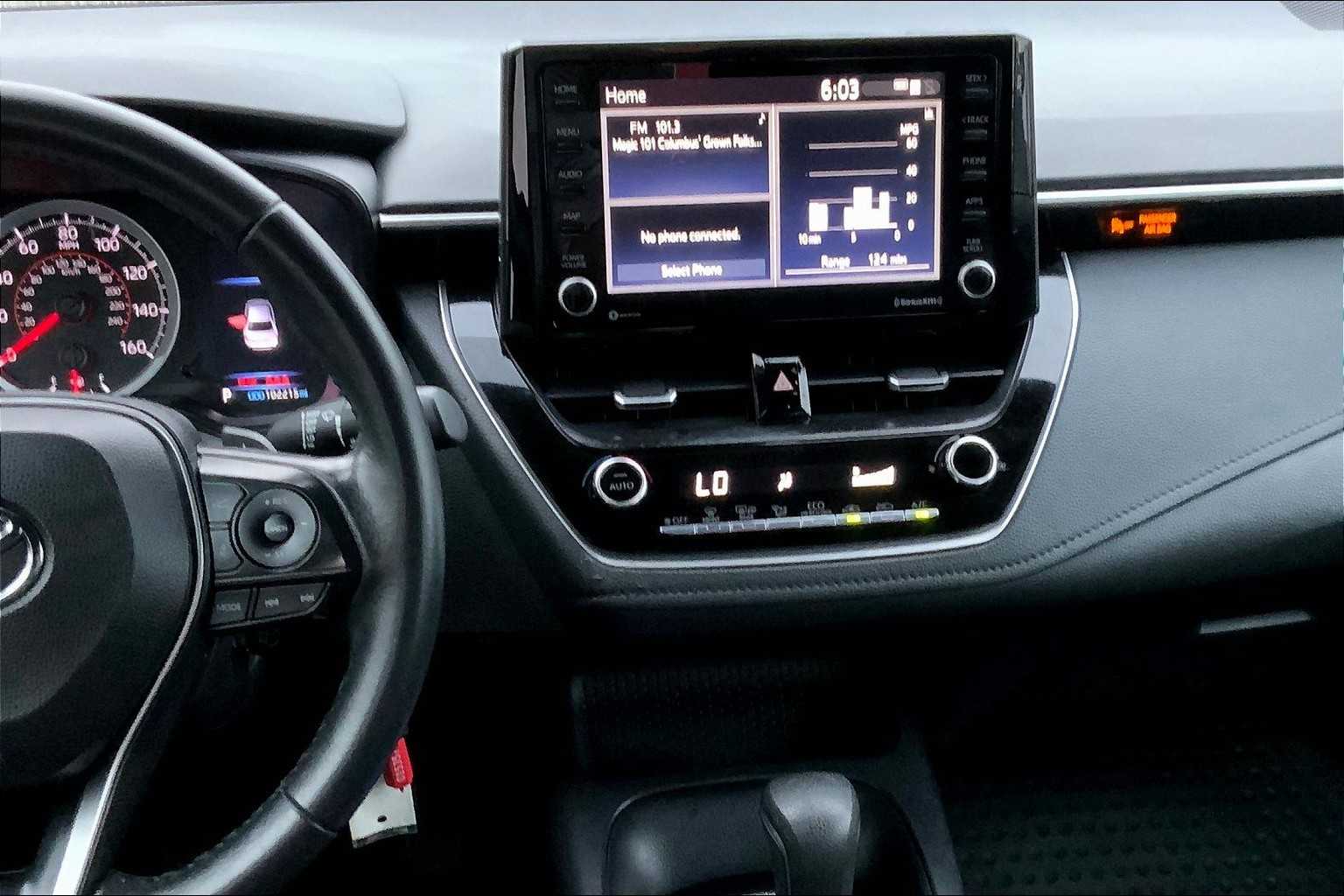 2022 Toyota Corolla SE photo 6