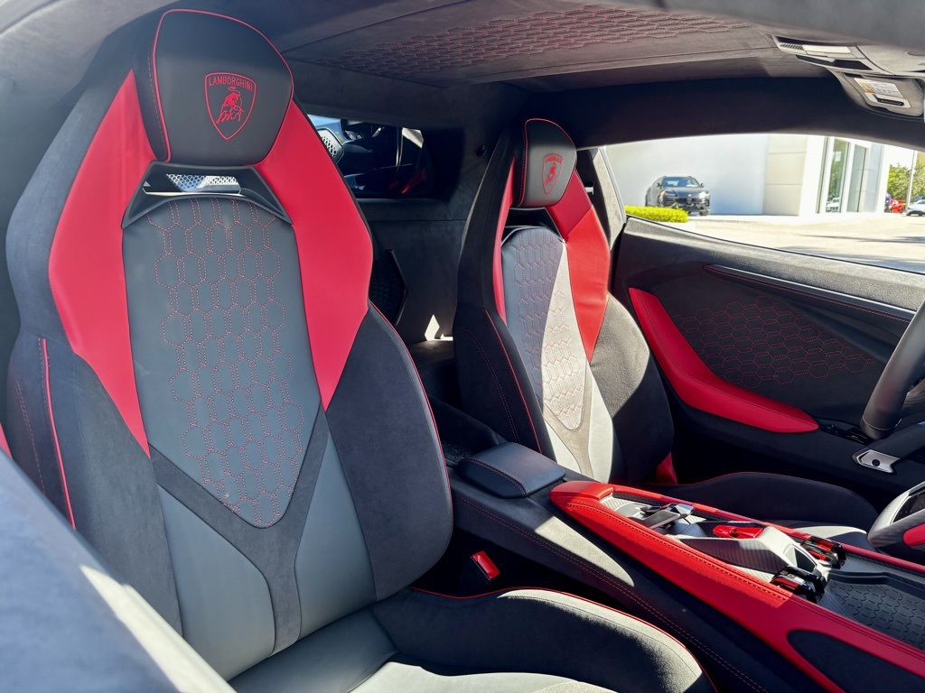 2025 Lamborghini Revuelto photo 15