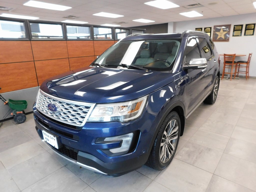 2017 Ford Explorer Platinum's photo