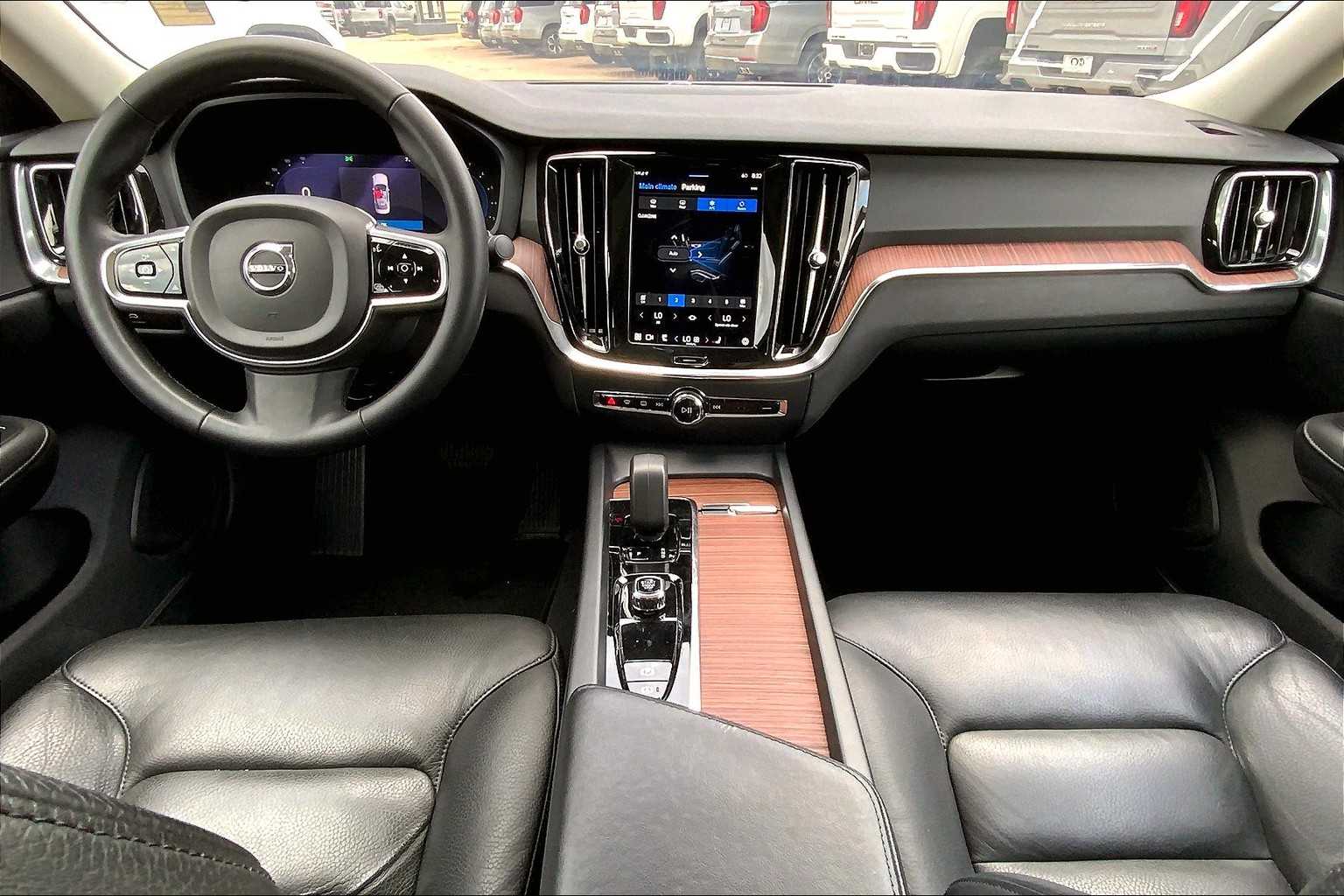 2024 Volvo S60 Plus photo 15
