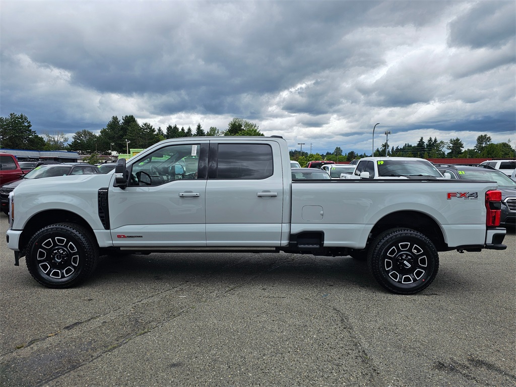2025 Ford F-350 Platinum photo 4