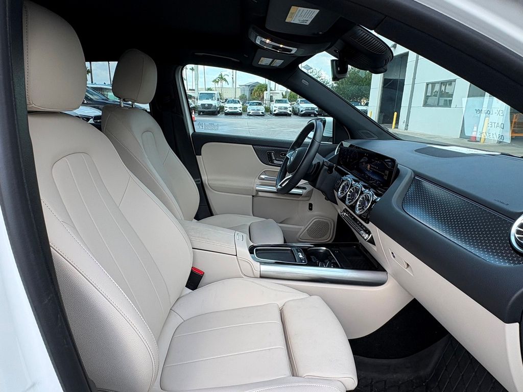 2025 Mercedes Benz GLA 250 photo 6