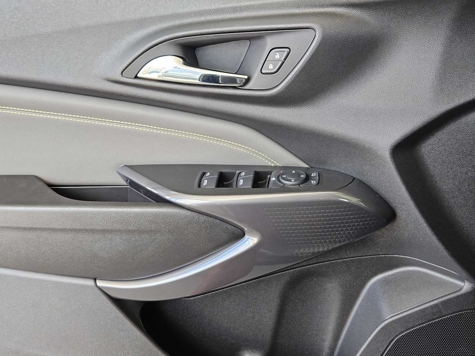 2025 Chevrolet Trax ACTIV photo 17